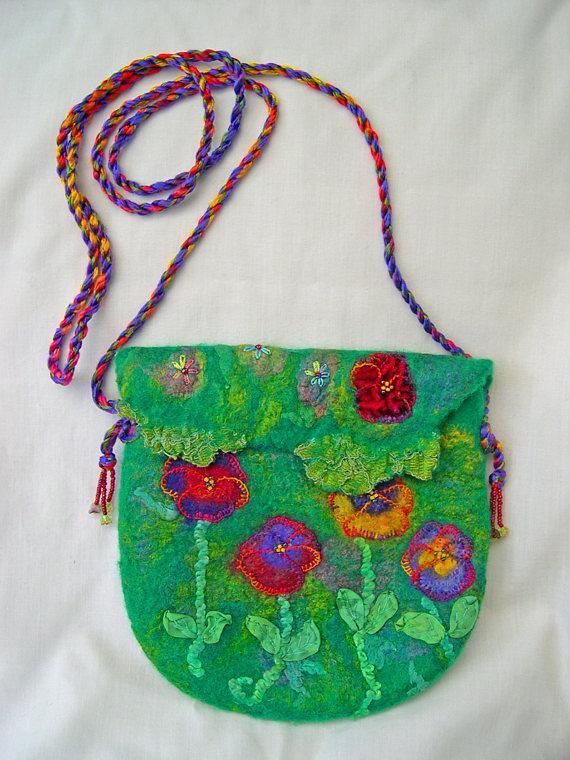 www.colourstreams.com.au Colour Streams Robyn Alexander Hand Felted Pansy Pouch
