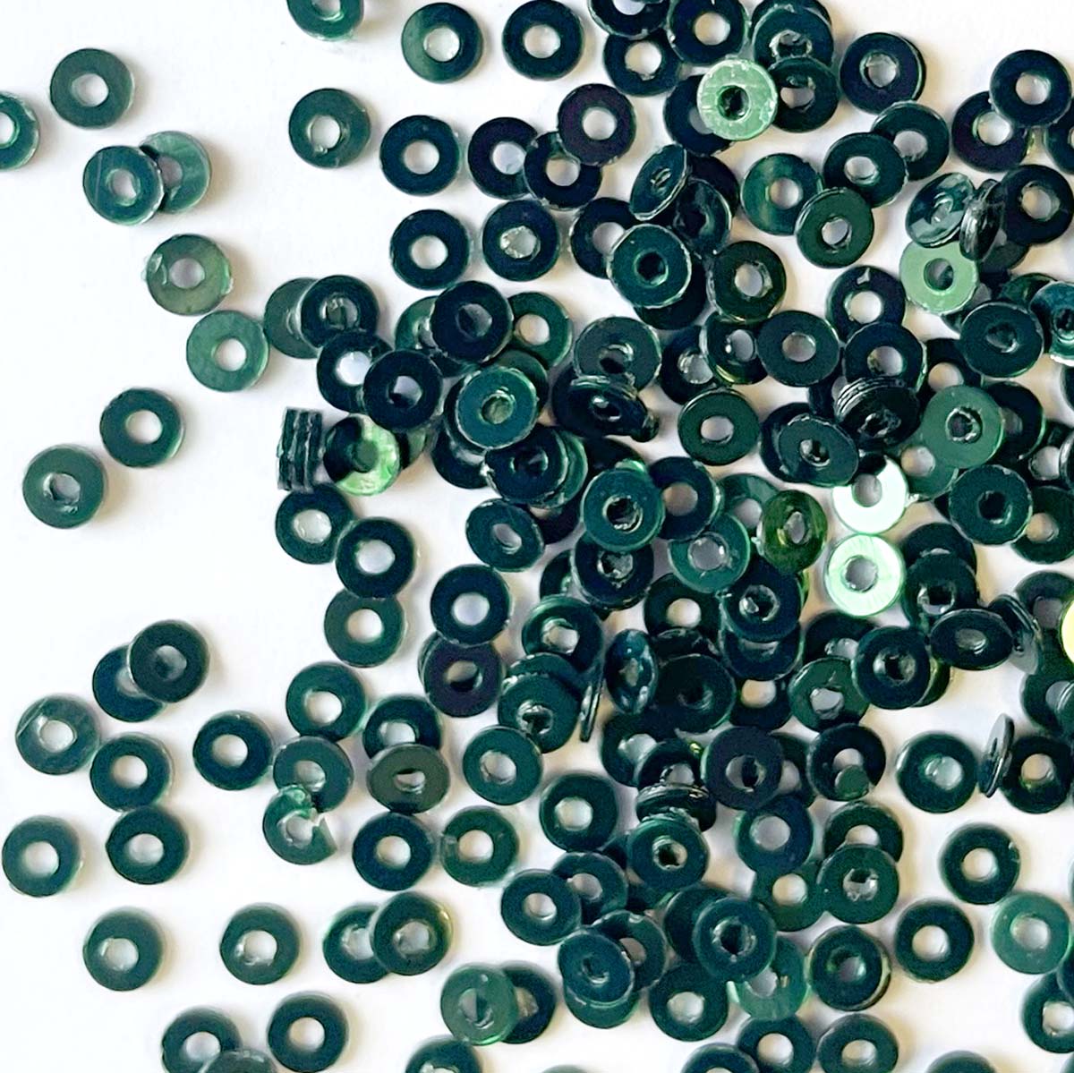 www.colourstreams.com.au Colour Streams Embroidery Stitching Embellishments Costumes Theatre Sequins Shiny Glitter Flat Circle Dark Green 3mm S221